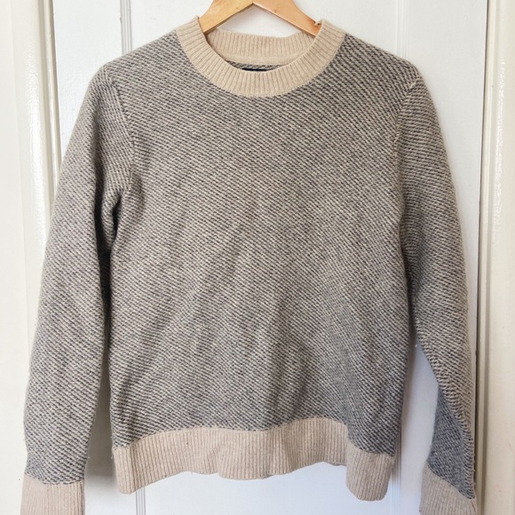 abercrombie and fitch sweater! - Picture 2 of 3